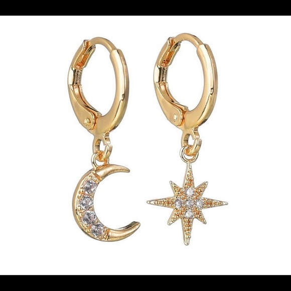 Asymmetrical Star and Moon 14kt Gold Filles Earrings - Picture 2 of 4